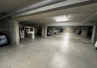 Garages / Parkings